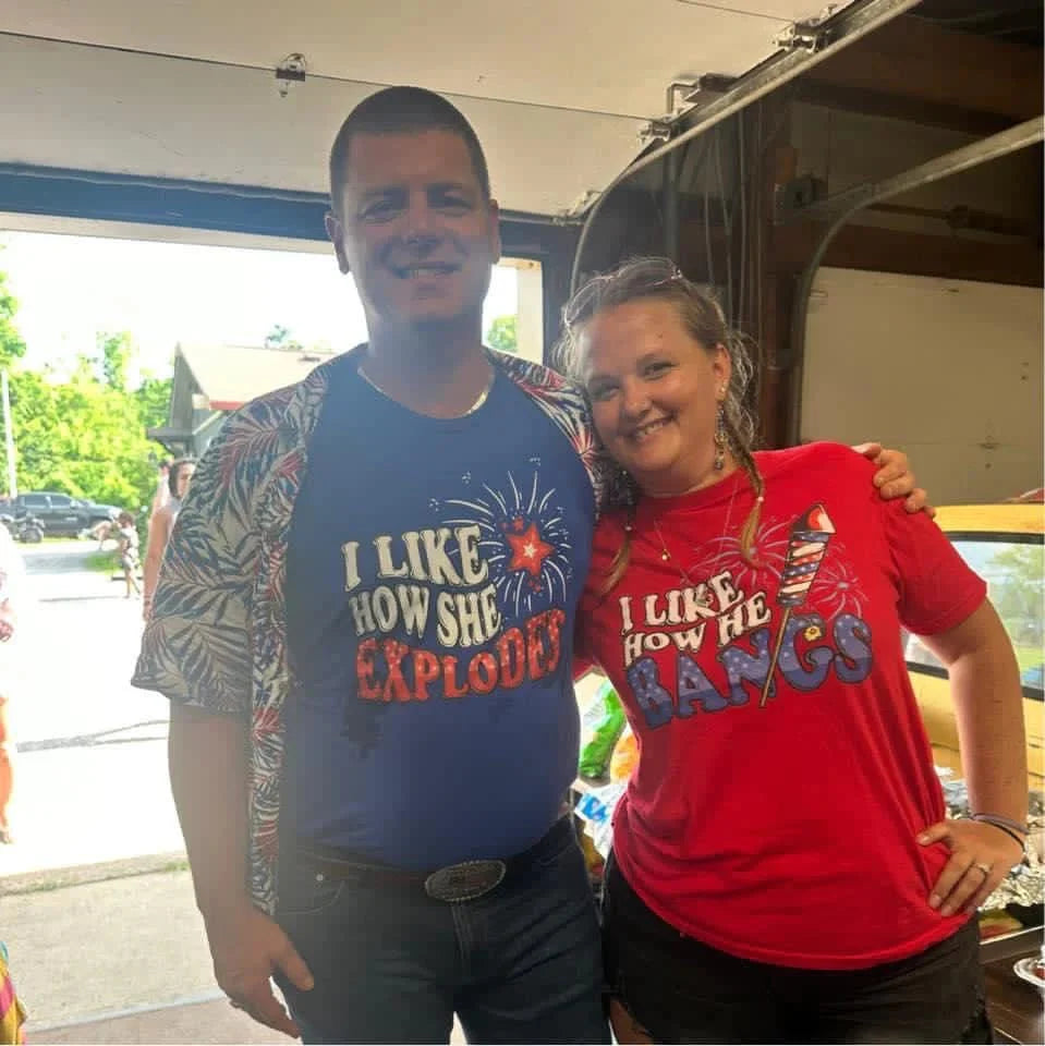 I Like How She Explodes | Deluxe Tee